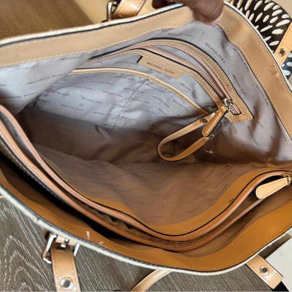 Michael Kors Cream and Tan Signature Tote - Picture 6 of 16